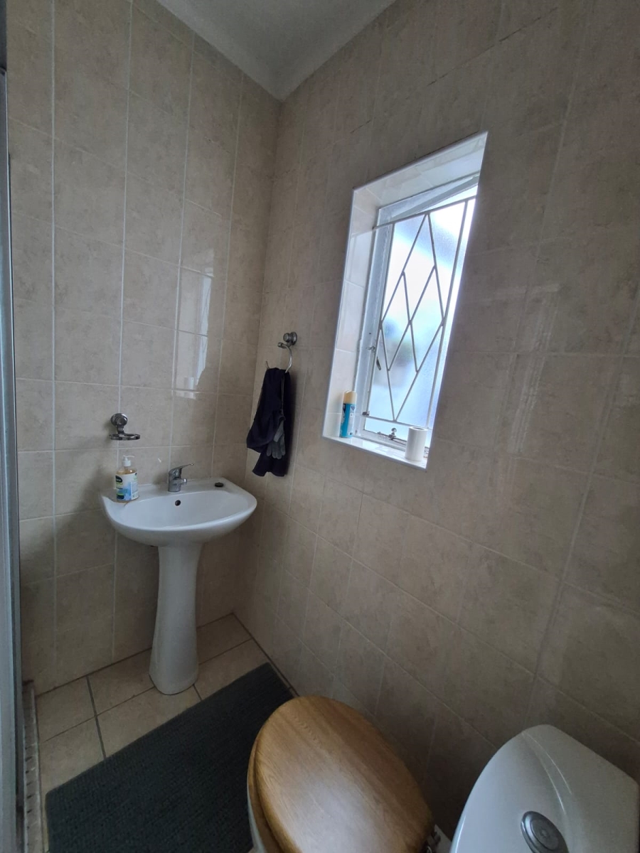 To Let 1 Bedroom Property for Rent in Kenilworth Western Cape